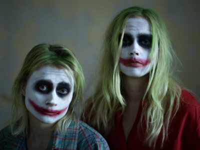 Maustetytöt – Itken jos mua huvittaa